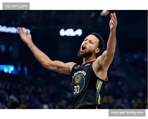 库里助攻库明加空接暴扣，勇士团队完美配合引热议