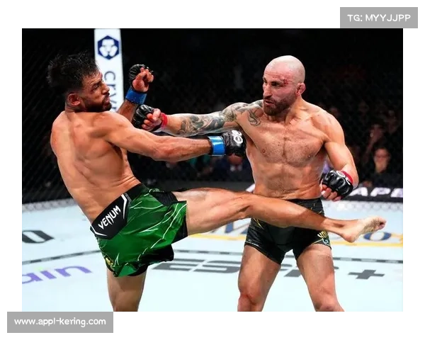 沃尔卡诺夫斯基与洛佩兹二番战领衔UFC 325，引发拳迷争议