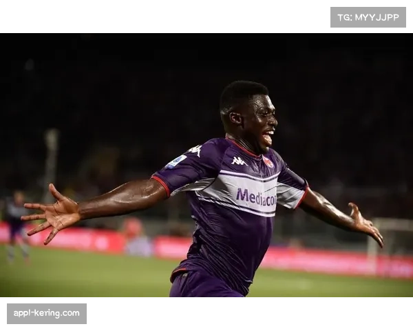 特写：罗马对阵佛罗伦萨，迪巴拉频繁换位至左肋部，试图破解对手密集防守